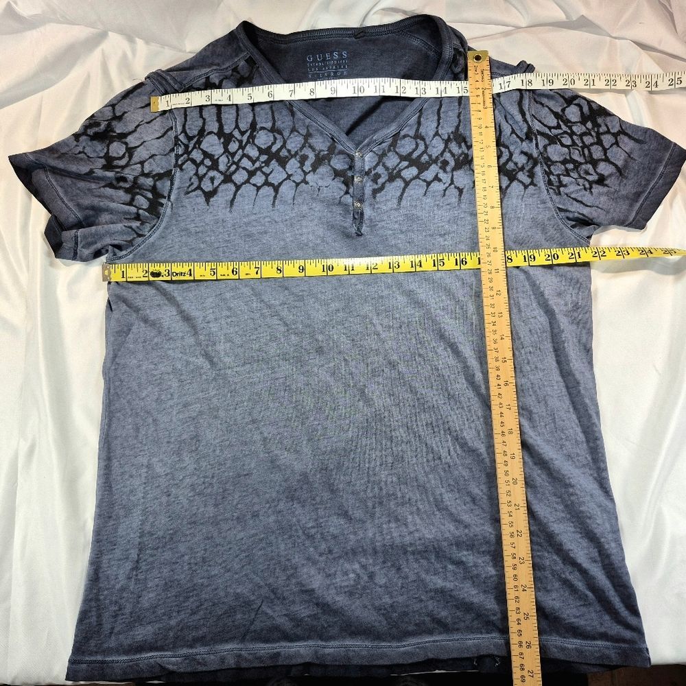 Guess Short Sleeve Henley Shirt Grey Crackle Pattern Men's XL 3 Button Y2K..... - Picture 5 of 7